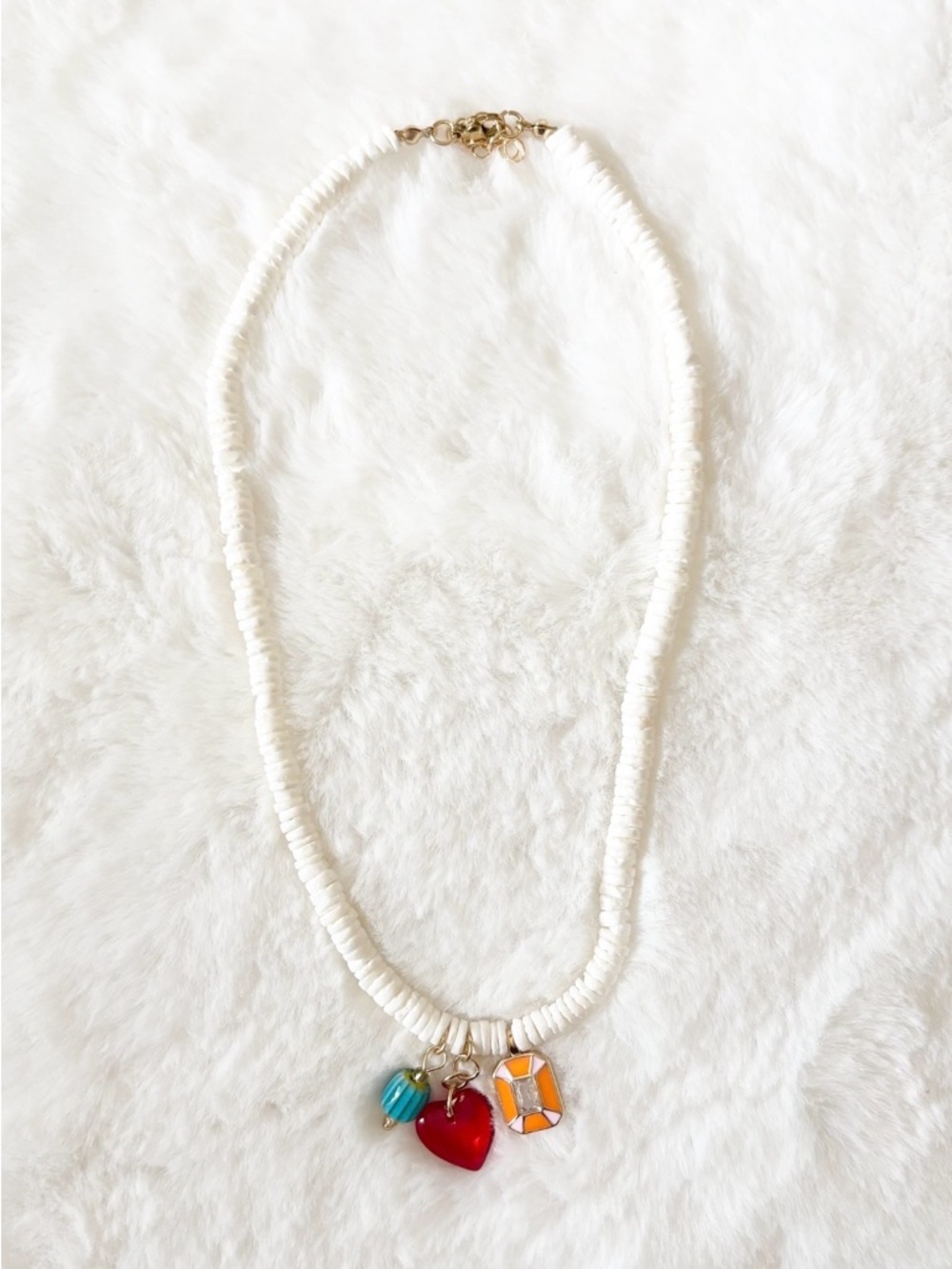 5/$15 🩷 MUST BUNDLE White Beaded Necklace with Red Heart & Colorful Charms